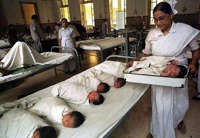 A hospital in Calcutta. An Indian woman has given birth to her ...